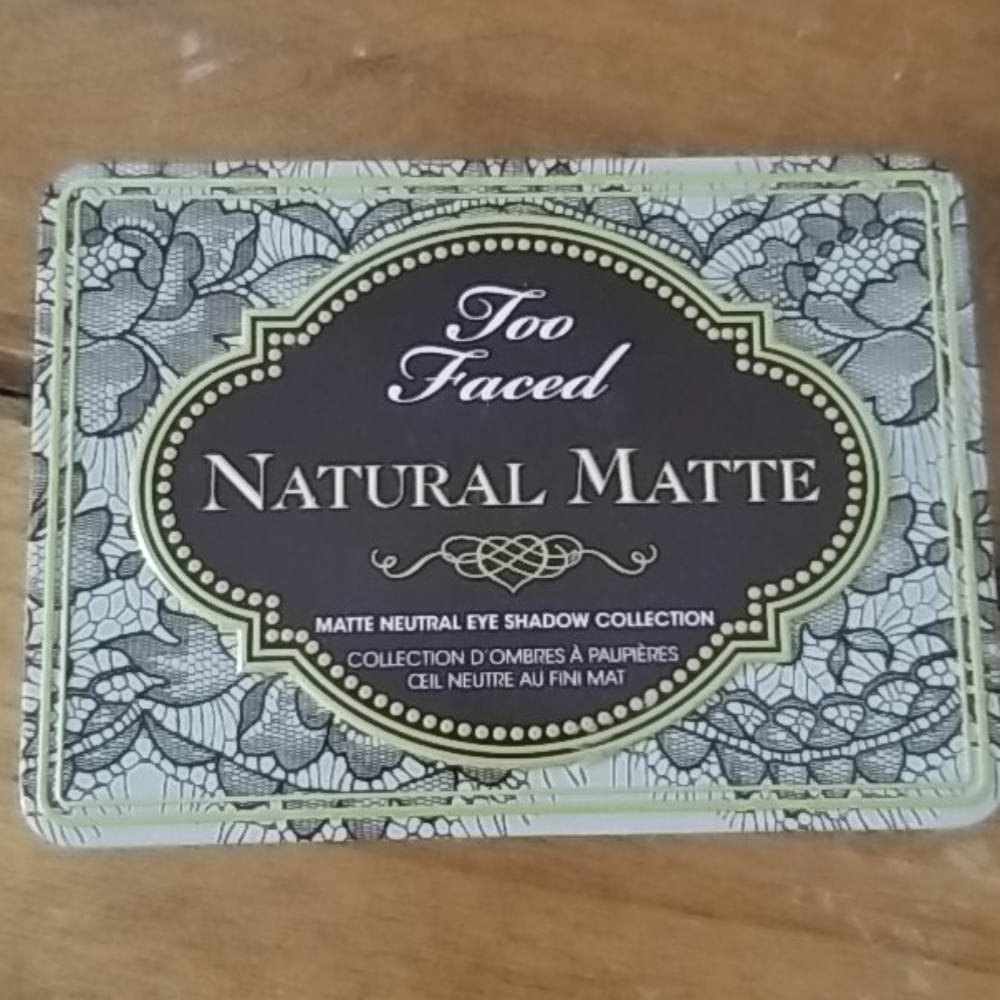 Too Faced Natural  Matte eyeshadow compact
